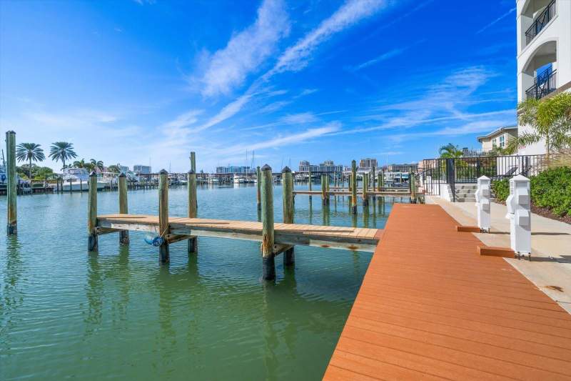 bedroom Dock-Rackominium at 211 Dolphin Point #5, La Brisa Del Mar Condo, Clearwater — photo 2