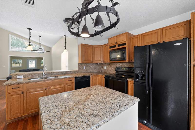 3 bedroom Single Family Residence at 1243 Pin Oak Drive, Sheeler Oaks Ph 03A, Apopka — photo 4