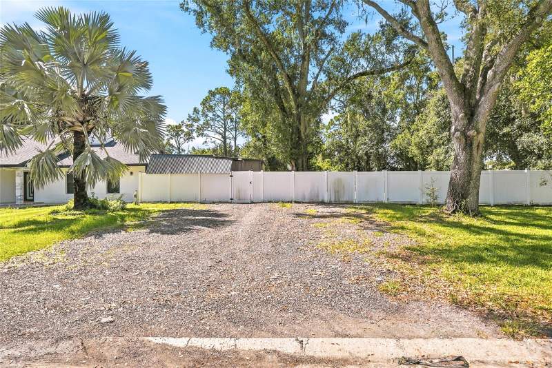 4 bedroom Single Family Residence at 12726 Barrett Drive, Pine Meadows Sub, Tampa — photo 3