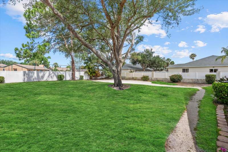 2 bedroom Villa at 2723 60th Avenue Drive #2723, Huntington Woods Ph II, Bradenton — photo 5