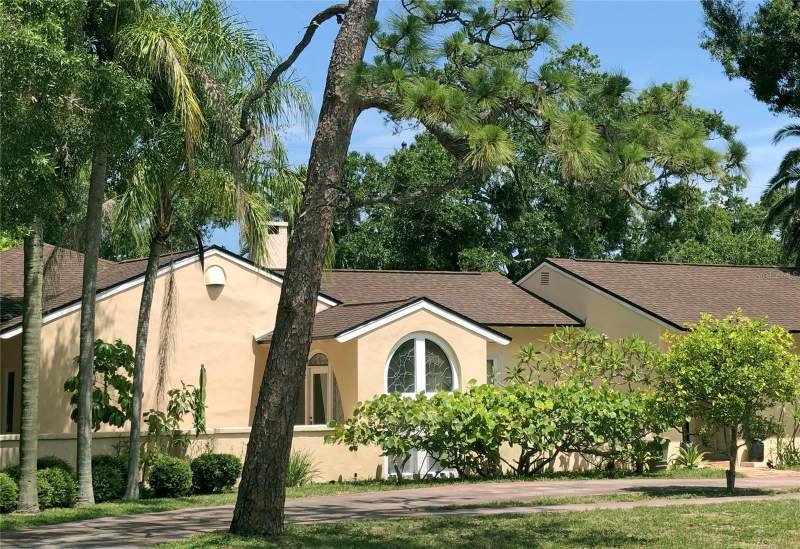 5 bedroom Single Family Residence at 1330 INDIAN ROCKS ROAD, BELLEAIR ESTATES, BELLEAIR — photo 2