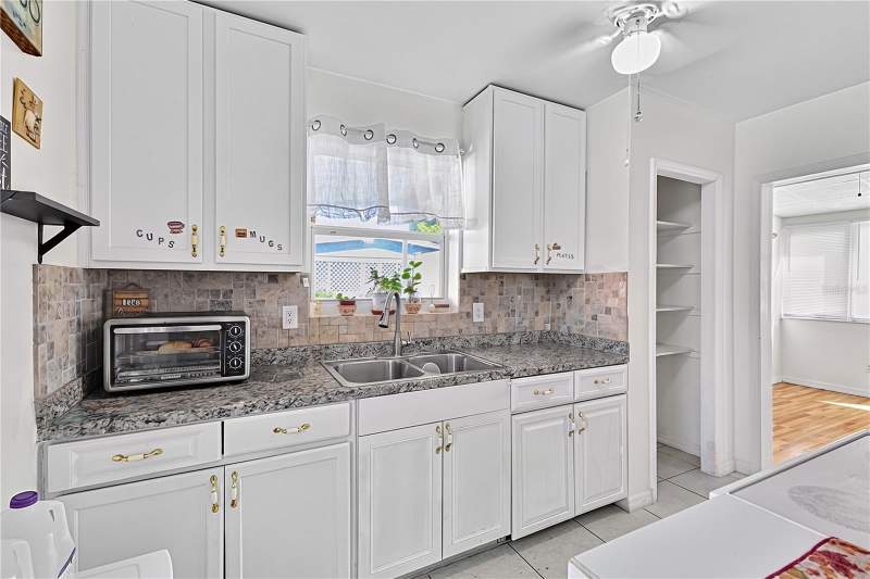 3 bedroom Single Family Residence at 21490 Gladis Avenue, Port Charlotte Sec 033, Port Charlotte — photo 5
