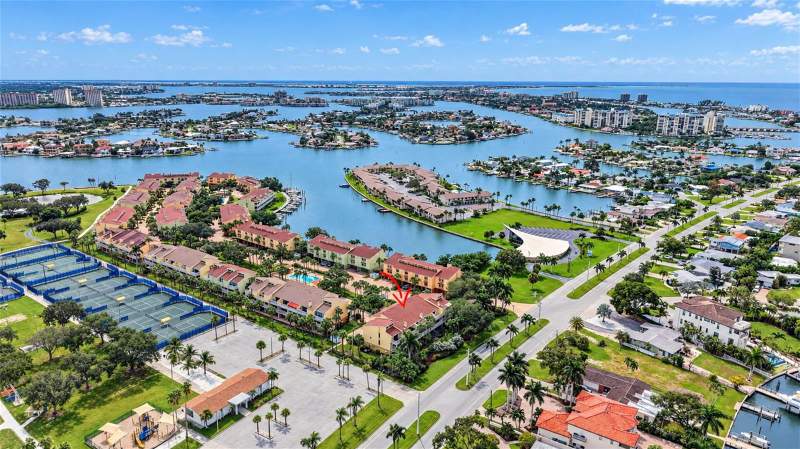 2 bedroom Townhouse at 406 Sandy Hook Road, Village Of Paradise Island, Treasure Island — photo 2