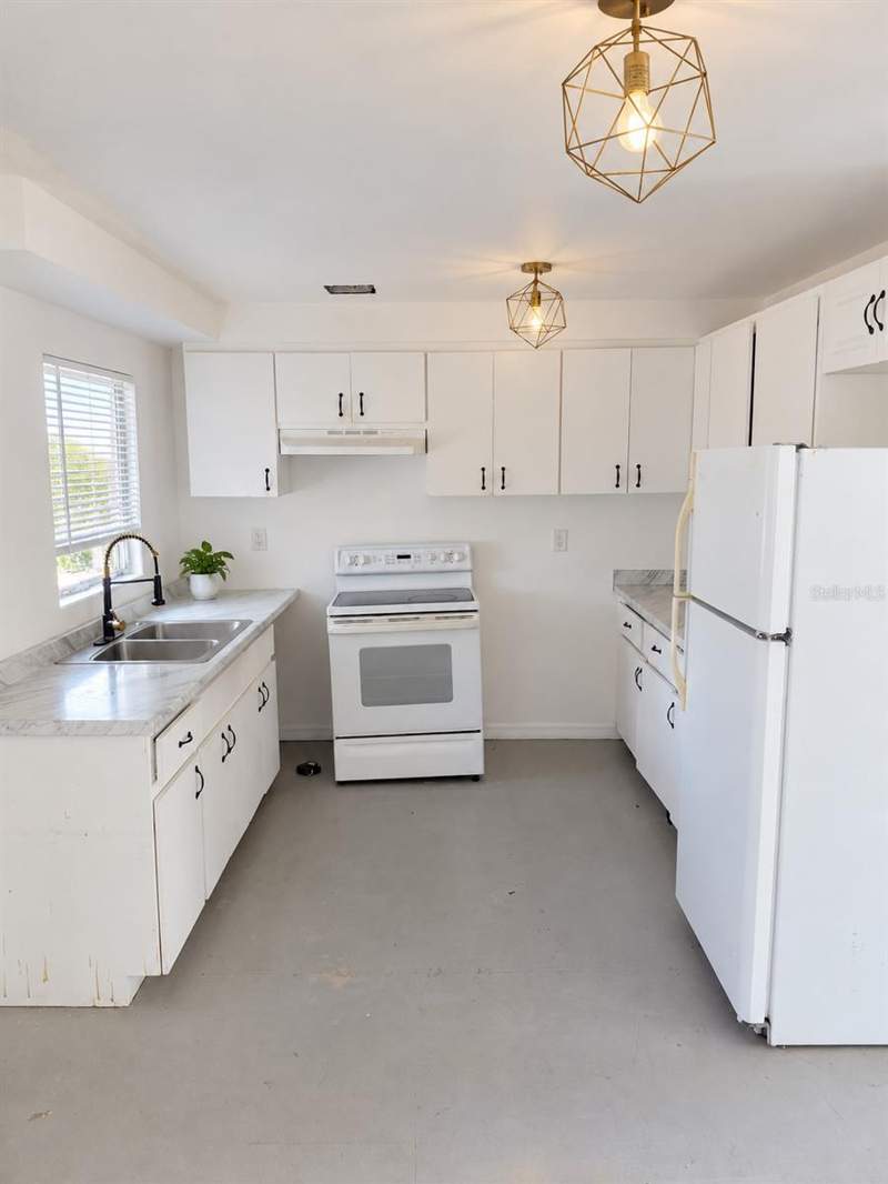 2 bedroom Single Family Residence at 43 S Barbour Street, Beverly Hills Unit 04, Beverly Hills — photo 4