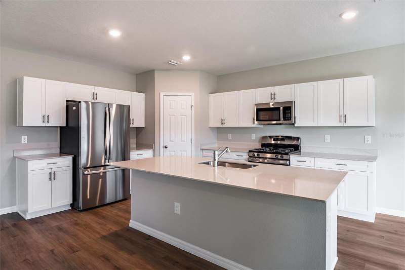 5 bedroom Single Family Residence at 33601 Noble Creek Place, Pasadena Woods, Dade City — photo 2