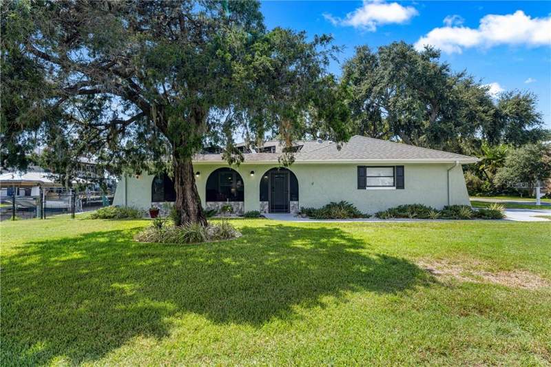 3 bedroom Single Family Residence at 12014 W Dolphin Court, Homosassa, Homosassa — photo 2