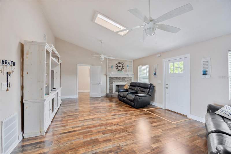 3 bedroom Mobile Home at 13023 Port Court, Signal Cove, Hudson — photo 5