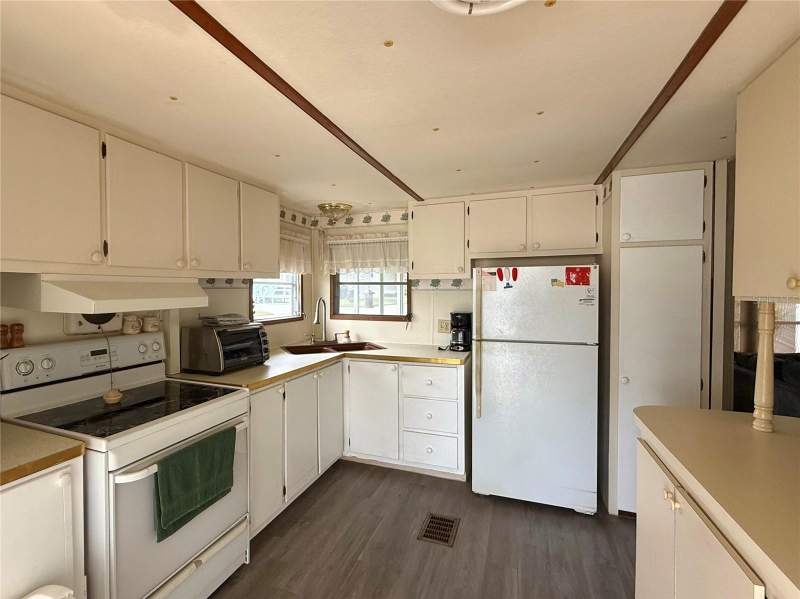 2 bedroom Mobile Home at 6035 Ridgewood Drive, Green Hills Estates, Zephyrhills — photo 2