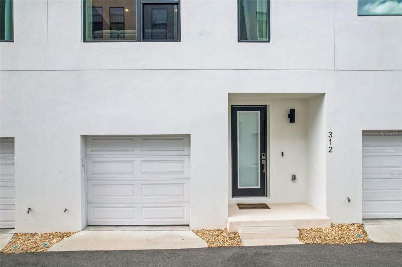 3 bedroom Townhouse at 312 15th Street, Alante Twnhms, St Petersburg — photo 2