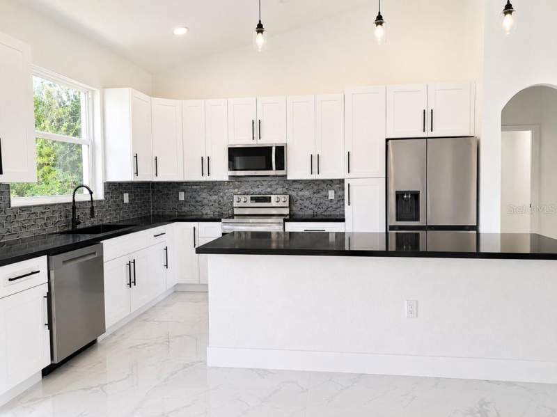 3 bedroom Single Family Residence at 3476 SE Hwy 484, Belleview Heights Estates, Belleview — photo 2