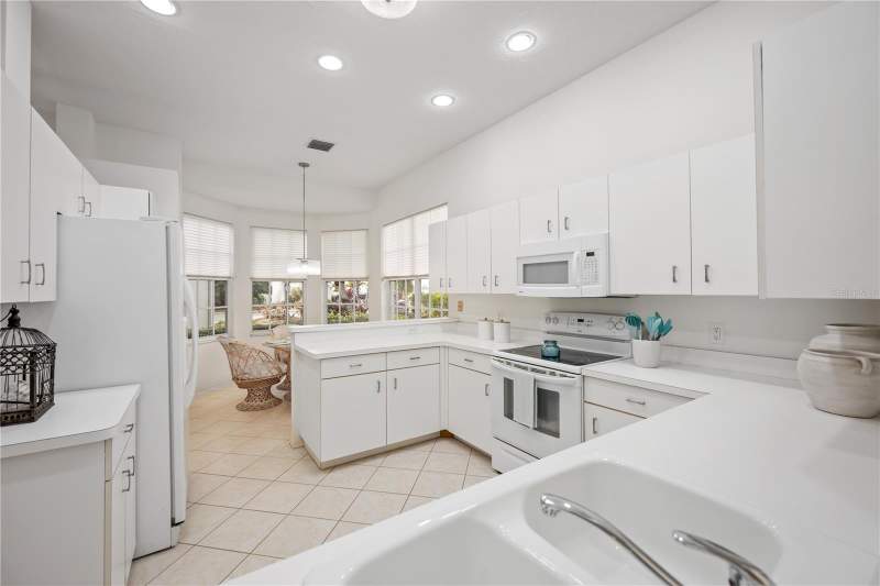 2 bedroom Single Family Residence at 547 Fallbrook Drive, Venice Golf & Country Club Uni, Venice — photo 5