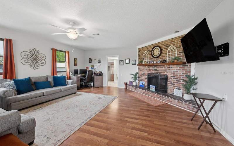 3 bedroom Single Family Residence at 3582 210th Path, Oakwood Acres, Lake City — photo 5