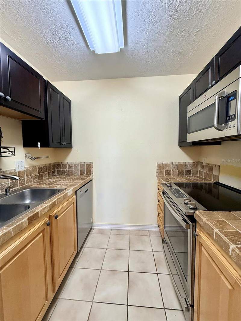 1 bedroom Condominium at 4784 Beach Drive #B, Waterside At Coquina Key South, St Petersburg — photo 4