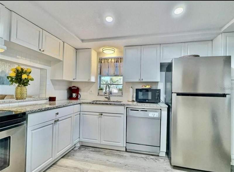 1 bedroom Condominium at 8651 10TH STREET #130, BARCLEY ESTATES, ST PETERSBURG — photo 3