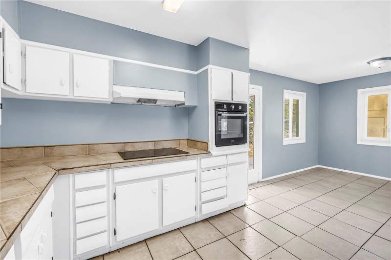 3 bedroom Single Family Residence at 930 Alcazar Way, Lakewood Estates Sec A, St Petersburg — photo 4