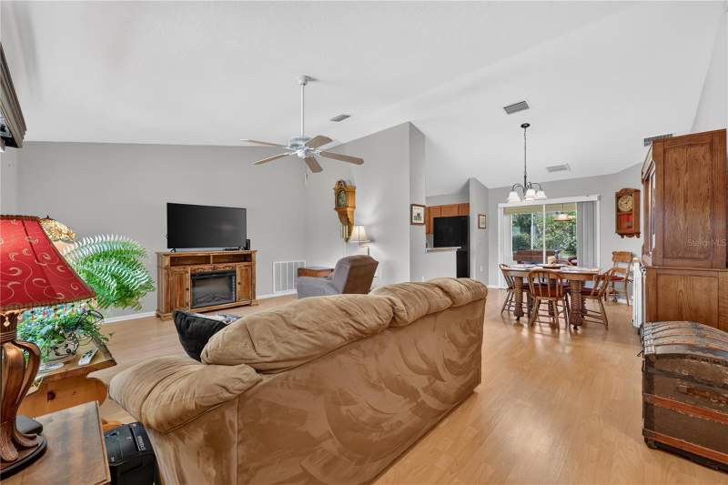 2 bedroom Single Family Residence at 11579 SW 140th Loop, Spruce Creek Preserve 07, Dunnellon — photo 4