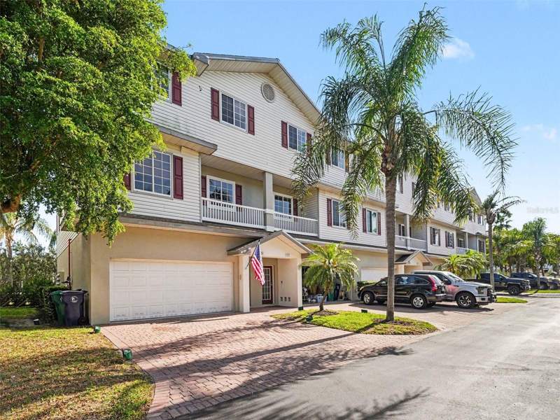 4 bedroom Townhouse at 3325 10th Lane, Riverbay Twnhms Ph One, Palmetto — photo 3