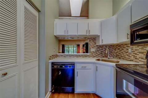 3135 Charter Club Drive #G, Tarpon Springs FL - photo 16 of 68