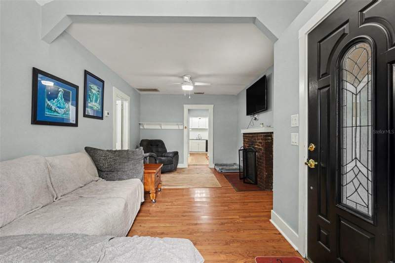 2 bedroom Single Family Residence at 911 E 123rd Avenue, Flowers & Stuart Oak Grove Sub, Tampa — photo 5