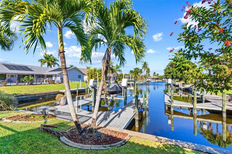 4 bedroom Single Family Residence at 1935 SE 26th Street, Cape Coral, Cape Coral — photo 3