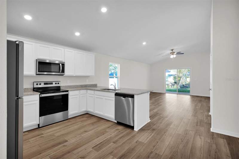 4 bedroom Single Family Residence at 5251 SW 164th Street Road, Marion Oaks Un Five, Ocala — photo 4