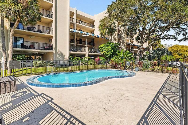 2 bedroom Condominium at 303 Tarpon Point, Tarpon Point Condo, Tarpon Springs — photo 4