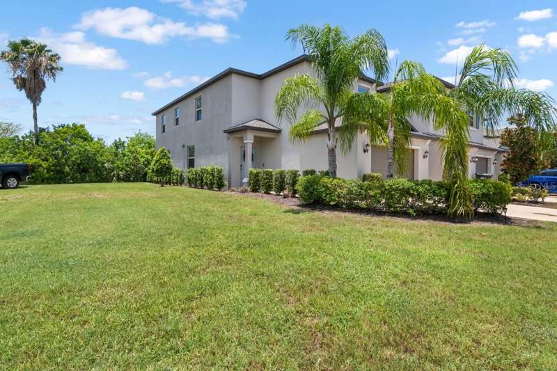 3 bedroom Townhouse at 635 Royal Empress Drive, Glencove At Bay Park, Ruskin — photo 3