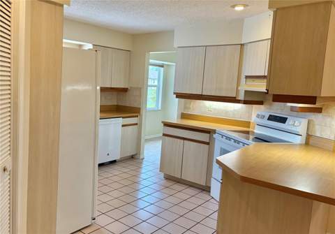 8123 Bessemer Avenue, North Port FL - photo 8 of 27