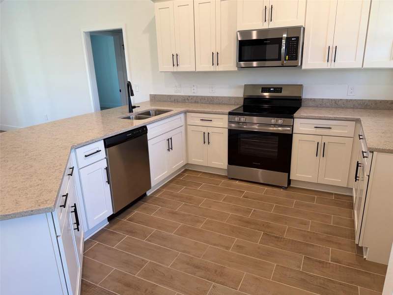 3 bedroom Single Family Residence at 1252 Fleetwood Drive, Port Charlotte Sec 023, Port Charlotte — photo 4