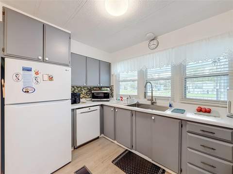 1022 Capella Drive, Tavares FL - photo 6 of 6