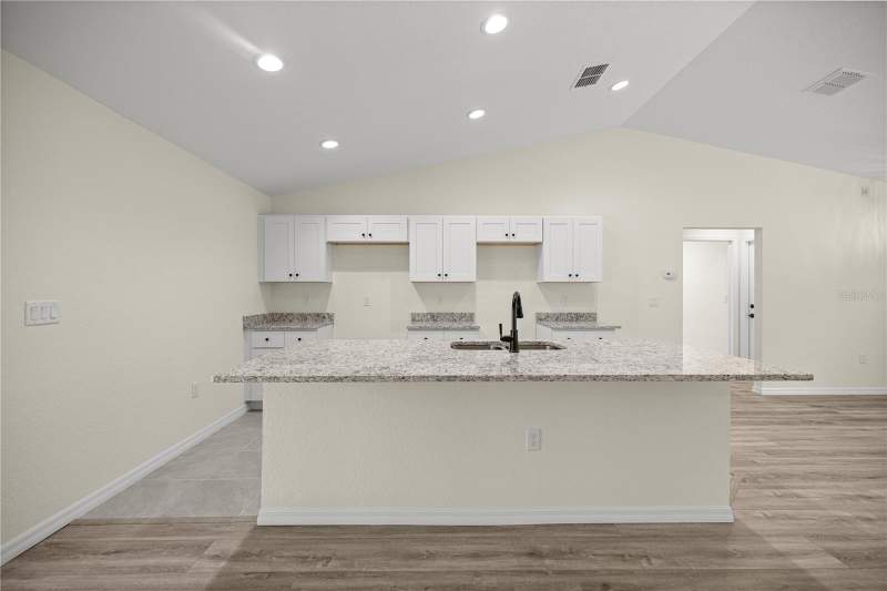 3 bedroom Single Family Residence at 40 Bay Drive, Silver Spgs Shores Un #38, Ocklawaha — photo 4