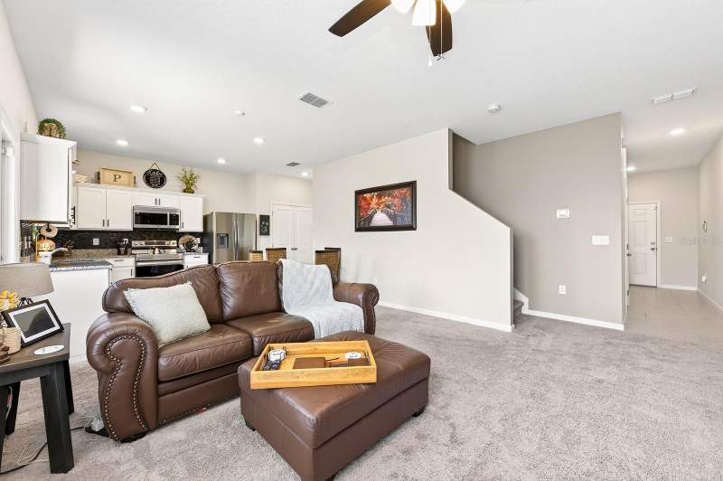 3 bedroom Single Family Residence at 1961 HEMINGWAY CIRCLE, PHILLIPS LANDING, GROVELAND — photo 3