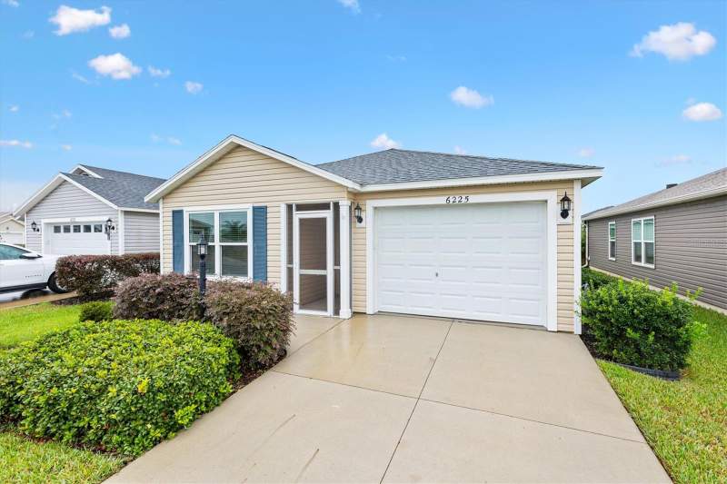 2 bedroom Single Family Residence at 6225 Dingman Way, Village Of Southern Oaks Un #68, The Villages — photo 2