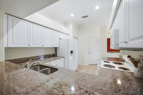 9413 Forest Hills Circle, Sarasota FL - photo 19 of 90