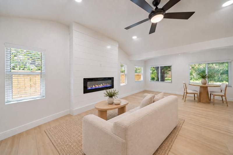 2 bedroom Single Family Residence at 430 W Harvard Street, Englewood Plat Of, Englewood — photo 2