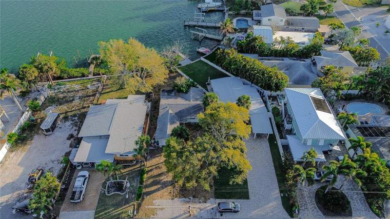 2 bedroom Single Family Residence at 407 20TH AVENUE, INDIAN BEACH RE-REVISED 6TH ADD, INDIAN ROCKS BEACH — photo 5