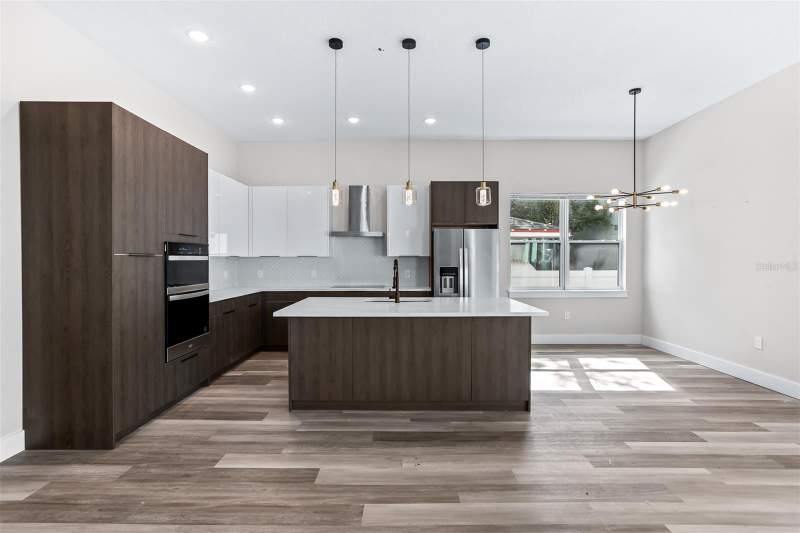 6 bedroom Single Family Residence at 816 46th Avenue, Euclid Manor, St Petersburg — photo 2