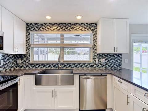 7010 Cobblewood Court, Tampa FL - photo 19 of 73