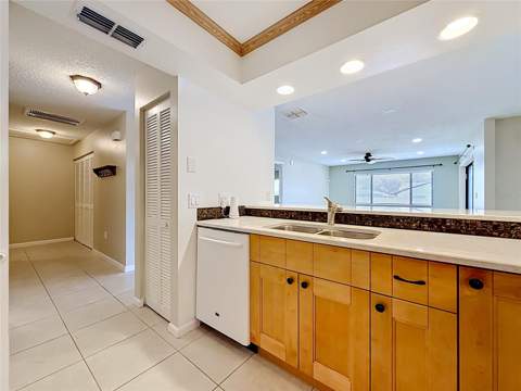 2733 Countryside Boulevard #105, Clearwater FL - photo 11 of 43