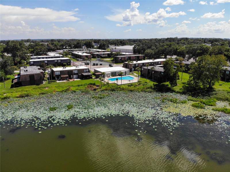 4 bedroom Townhouse at 1836 N Crystal Lake Drive #95, The Grove, Lakeland — photo 3
