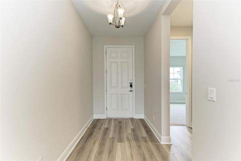 10186 Surrey Rose Drive, San Antonio FL - photo 10 of 35