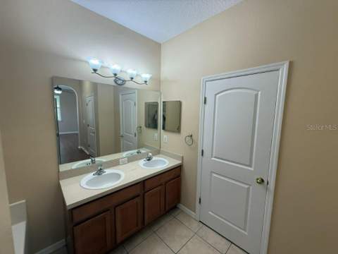 1102 Magnolia Blossom Court, Apopka FL - photo 10 of 18