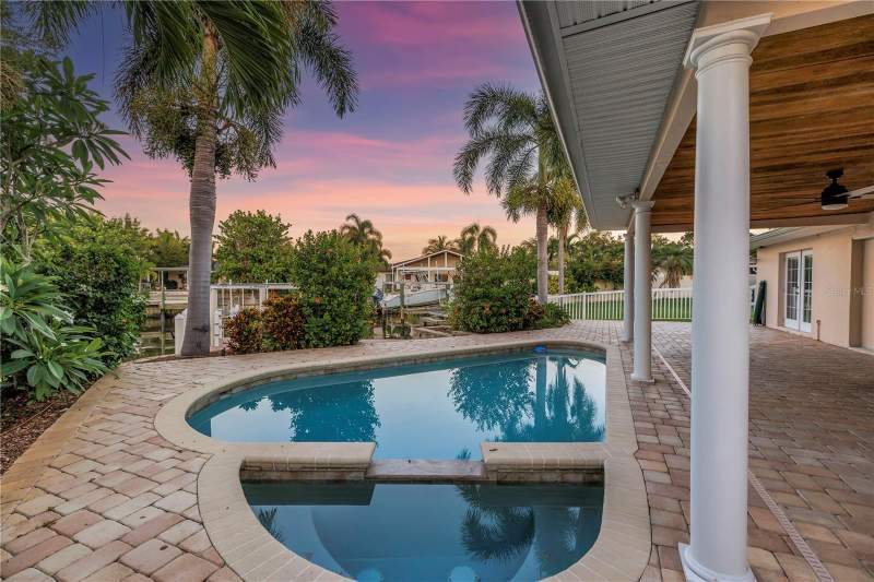 4 bedroom Single Family Residence at 1820 Tanglewood Drive, Tanglewood Isle Sub, St Petersburg — photo 3