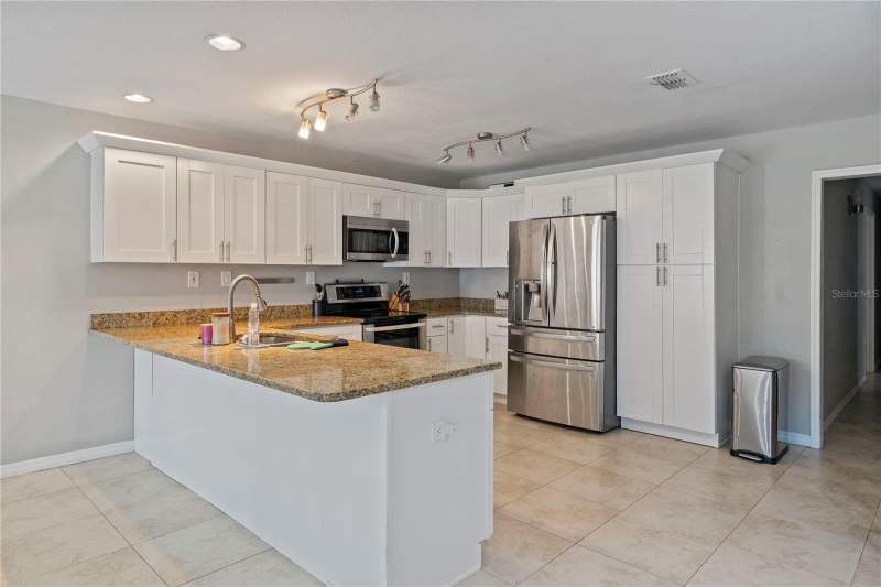 5 bedroom Single Family Residence at 37351 Neighbors Path, Zephyrhills Colony Co, Zephyrhills — photo 2