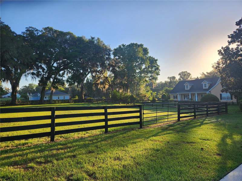 4 bedroom Single Family Residence at 9041 SW 14th Avenue, Spring Grove, Ocala — photo 2