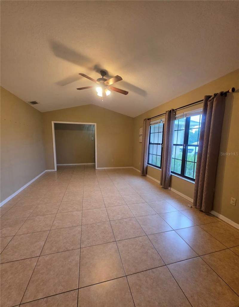 3 bedroom Single Family Residence at 125 Oak Circle, Silver Spgs Shrs Un 12, Ocala — photo 4