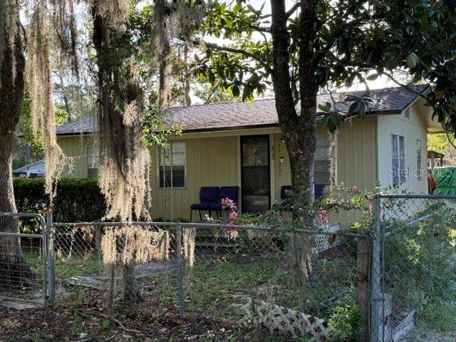 2 bedroom Single Family Residence at 917 NE 25th Street, Forest Pines SE 1/4, Gainesville — photo 2