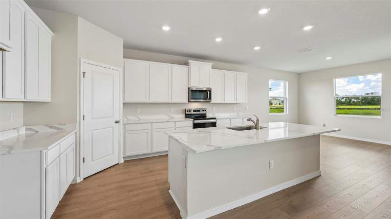 4 bedroom Single Family Residence at 10429 Woodland Garden Way, Oakfield Trails, Parrish — photo 4