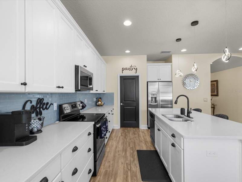 4 bedroom Single Family Residence at 7117 Park Tree Drive, Park Brook Of Citrus Park, Tampa — photo 3