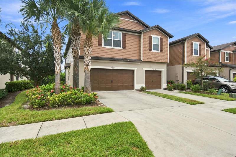 3 bedroom Townhouse at 9237 Hillcroft Drive, Magnolia Park Northeast Reside, Riverview — photo 3